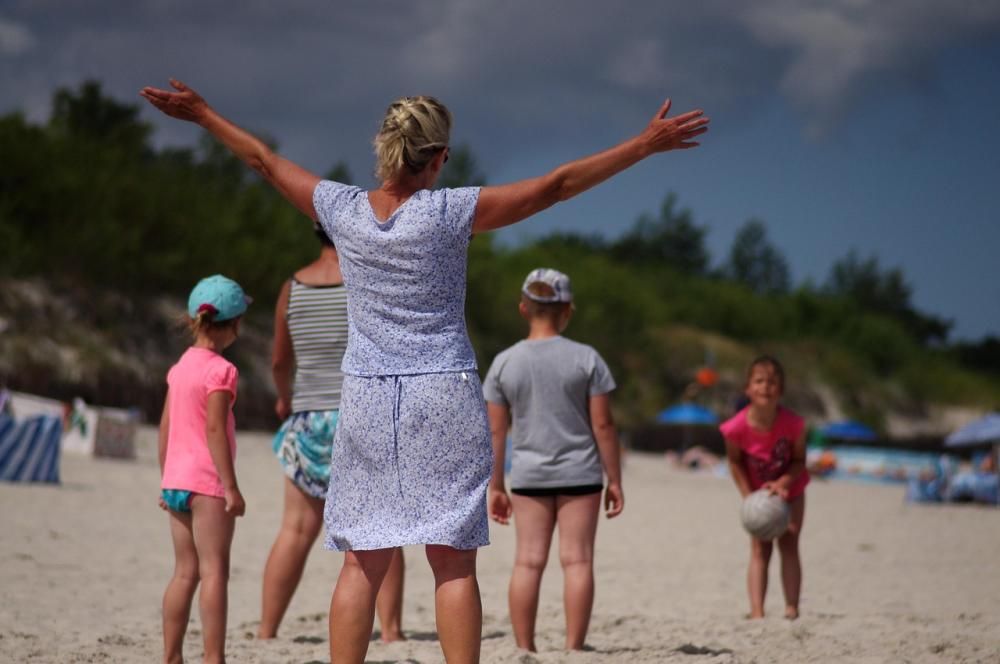 ludzie na plaży 