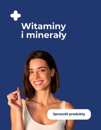 Kobieta spożywająca witaminy