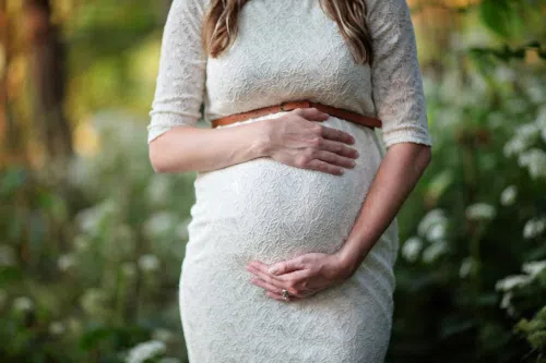 Endometrioza w bliźnie po cesarskim cięciu : objawy i leczenie. Czy można zajść w kolejną ciążę? 