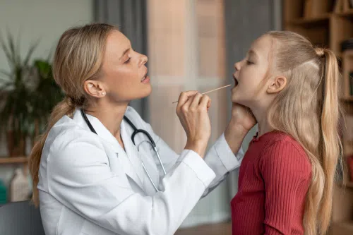 Angina u dziecka: przyczyny, objawy, leczenie