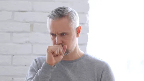 Kaszel palacza: objawy, leczenie i domowe sposoby