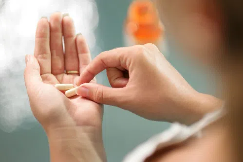 Leki na menopauzę – zioła, preparaty i plastry bez recepty