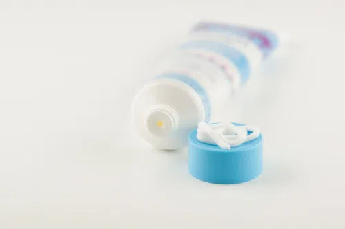 Maść z witaminą A: maść z witaminą A na trądzik, pod oczy