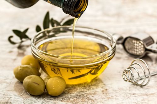 Kwasy omega-6: jakie mają właściwości? Objawy nadmiaru i niedoboru