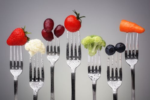 Suplementacja dla wegetarian: jakie suplementy przyjmować i jak skomponować dietę roślinną? Wskazówki!