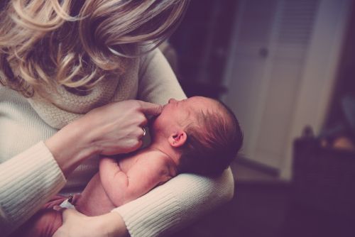 Jaka jest dieta matki karmiącej? Czego unikać? Przepisy