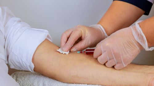 Niska hemoglobina: czego może być objawem? Przyczyny i leczenie 
