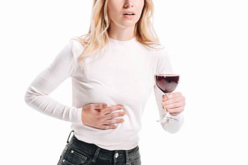 Ból wątroby po alkoholu : skąd się bierze? Leczenie