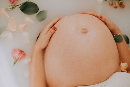 Kształt brzucha w ciąży : od czego zależy? Czy można na tej podstawie określić płeć dziecka?  