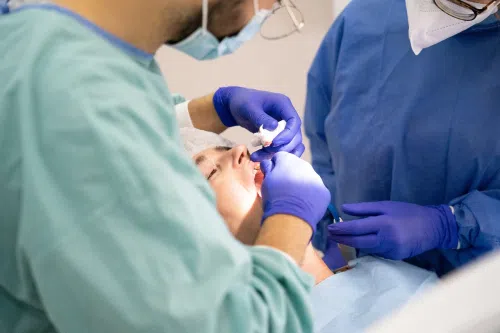 Próchnica pod plombą: rozpoznanie i skuteczne leczenie 