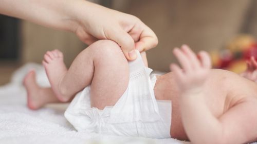 Uczulenie na pampersy: jak wygląda? Przyczyny, objawy i leczenie