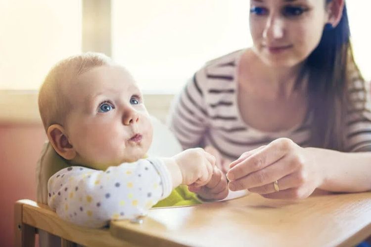 Jaki powinien być pierwszy posiłek niemowlaka?