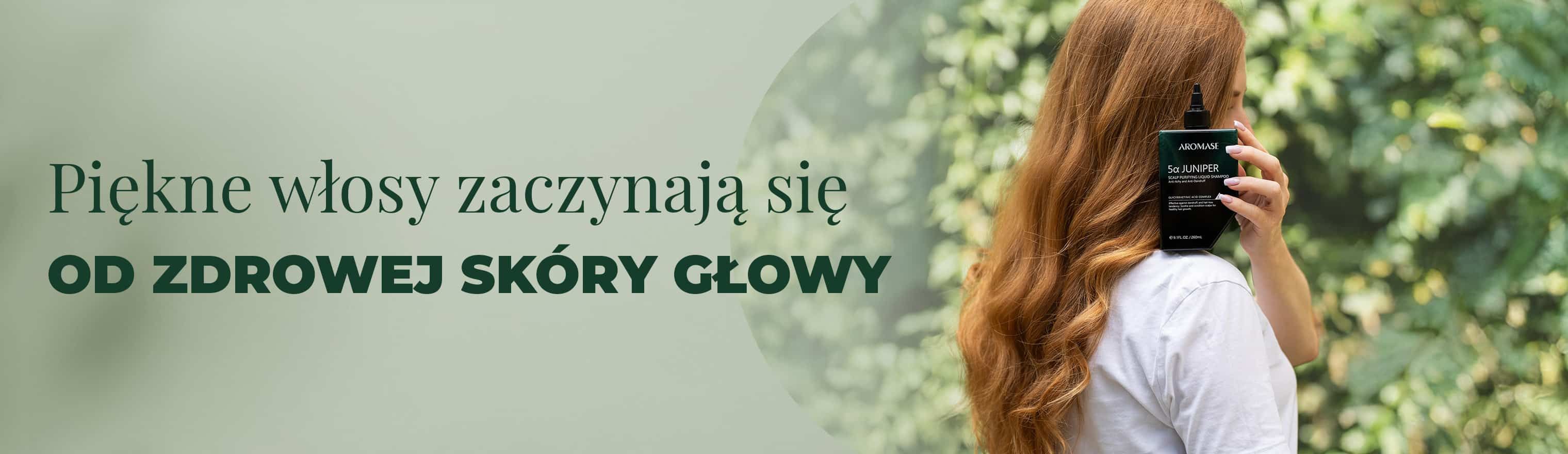 kobieta z pięknymi rudymi włosami