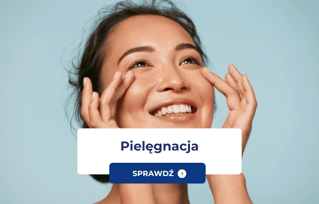 kobieta wmasowywuje sobie krem